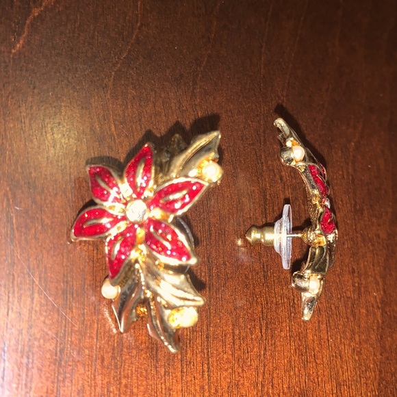 2/$40 👸🏻 NWOT Beautiful Poinsettia Earrings 🎄✨❤️ - Picture 5 of 8